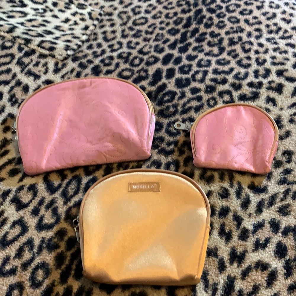 Set of 3 small makeup bags.